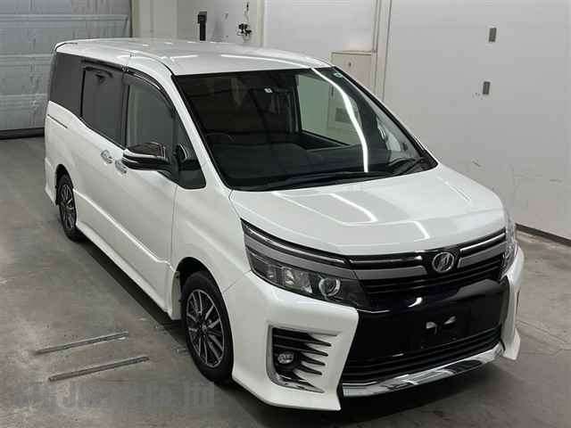 Toyota Voxy   2000cc Image