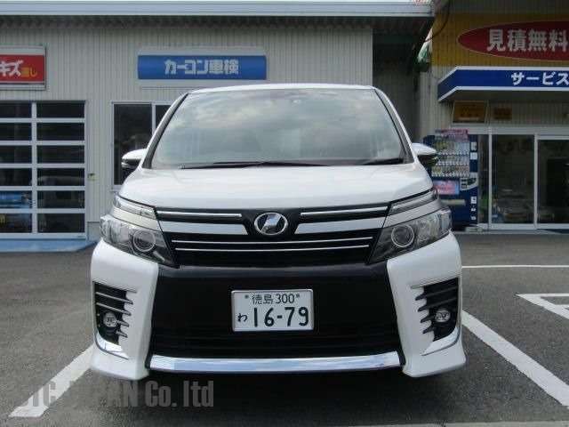 Toyota Voxy ZS  2000 Image