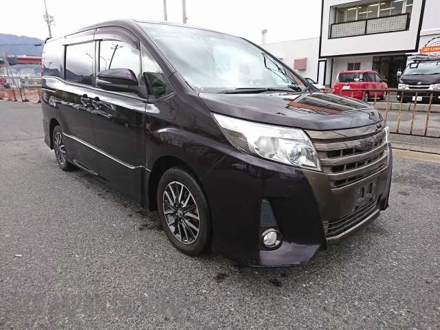 Toyota Noah  2000 CC Image