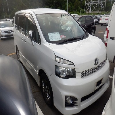 Toyota Voxy  2000 Image