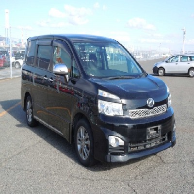 Toyota Voxy  2000 Image