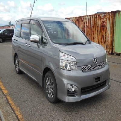 Toyota Voxy  2000 Image