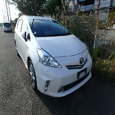 Toyota Prius Alpha 2013 1800 Image
