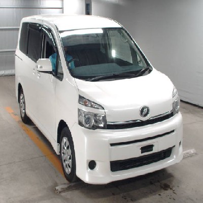 Toyota Voxy   2000cc Image